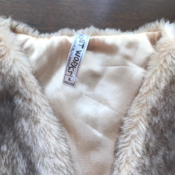 Knitworks Faux Fur Vest - Picture 2 of 8